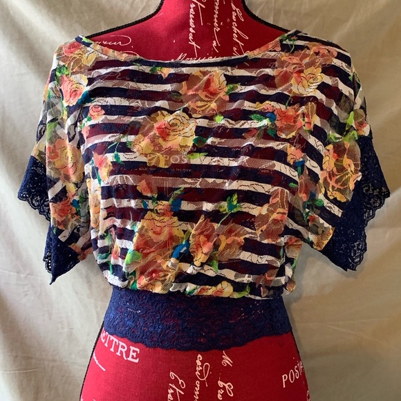 Almost Famous Tops - 🌸5/$25🌸 Almost Famous sheer top medium